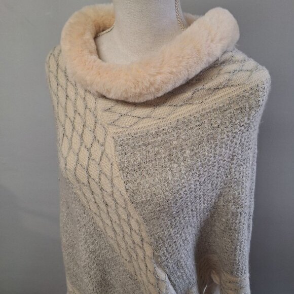 Anthropologie Do Everything In Love Poncho One‎ Size Faux Fur Collar Knit Fringe - Picture 9 of 13